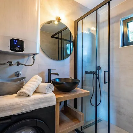 Holiday home Black Wood Zadar
