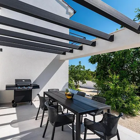 Holiday home Black Wood Zadar
