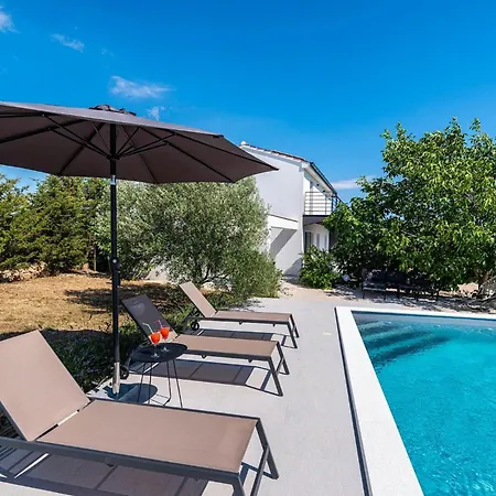 Black Wood Casa de Férias